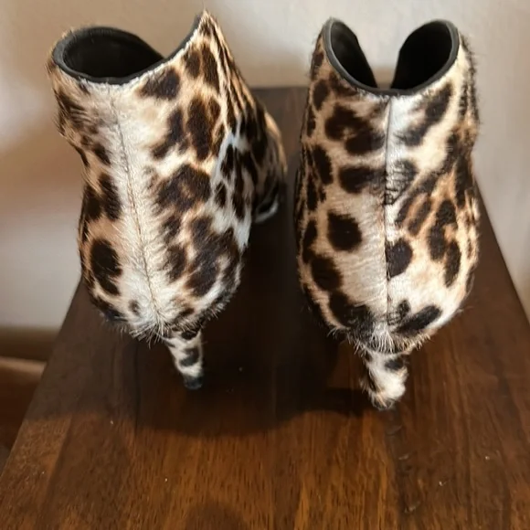 Boden leather leopard heeled bootie 38 or 7.5 - Picture 2 of 4